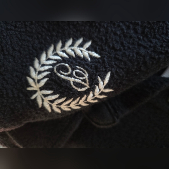 PINK Victoria's Secret Oversized Fleece Button Up - Picture 3 of 8